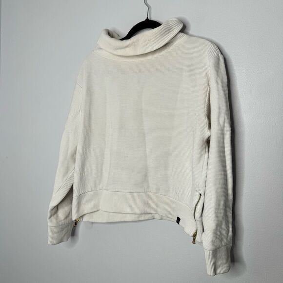 Varley turtle neck pullover size medium - Picture 2 of 5